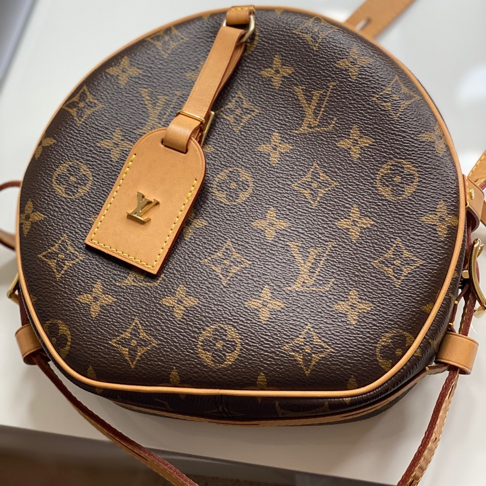 Like new LV Boite Chapeau Souple MM